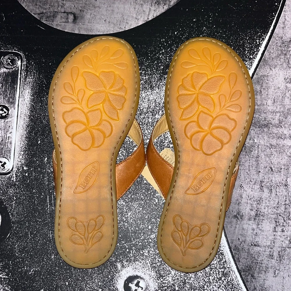 NWT Born Ciara Sandals